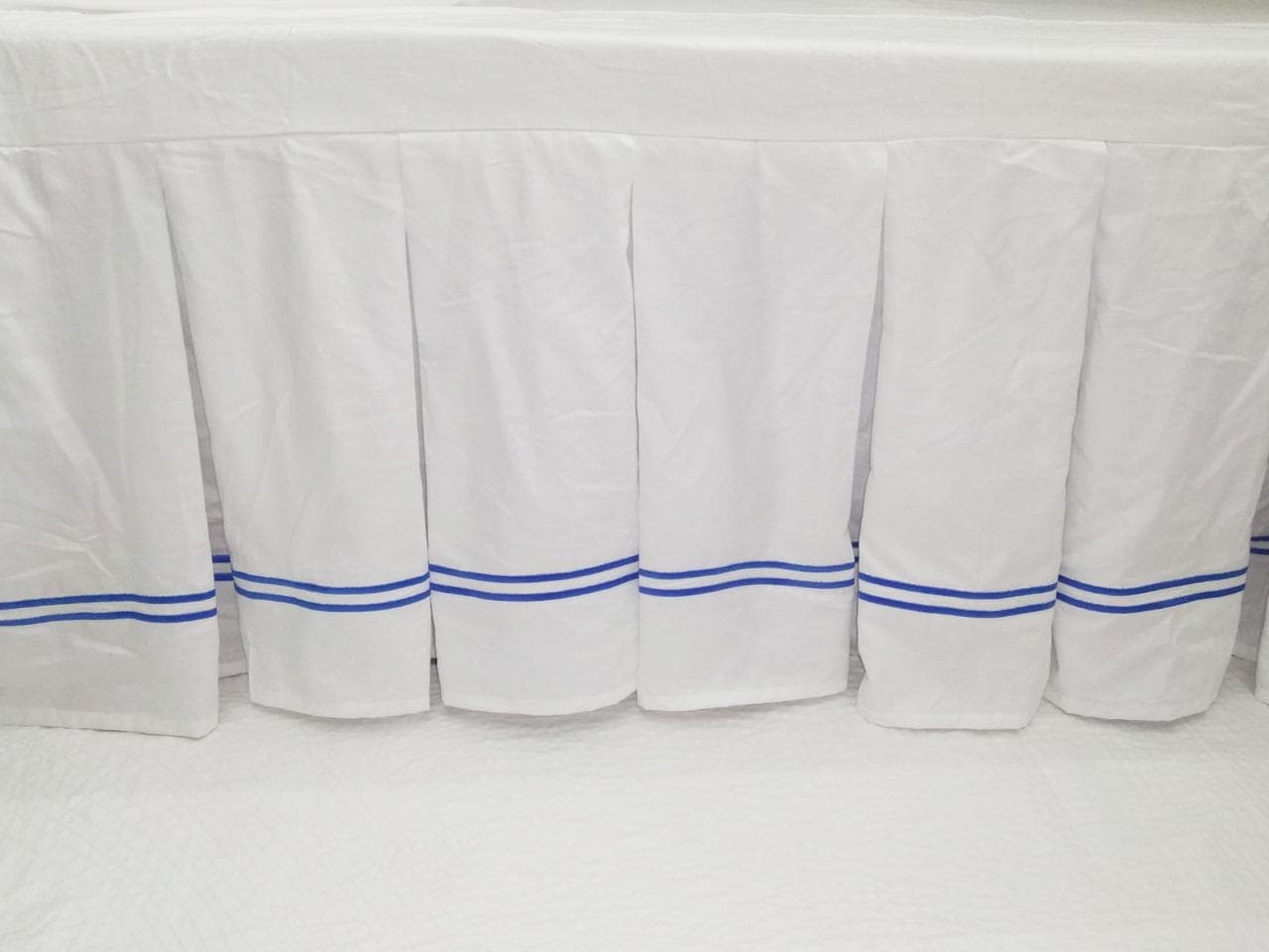 Pleated double embroidery Bedskirt-400 Thread Count White Cotton Sateen Bed Skirt Three Sided Coverage with Platform