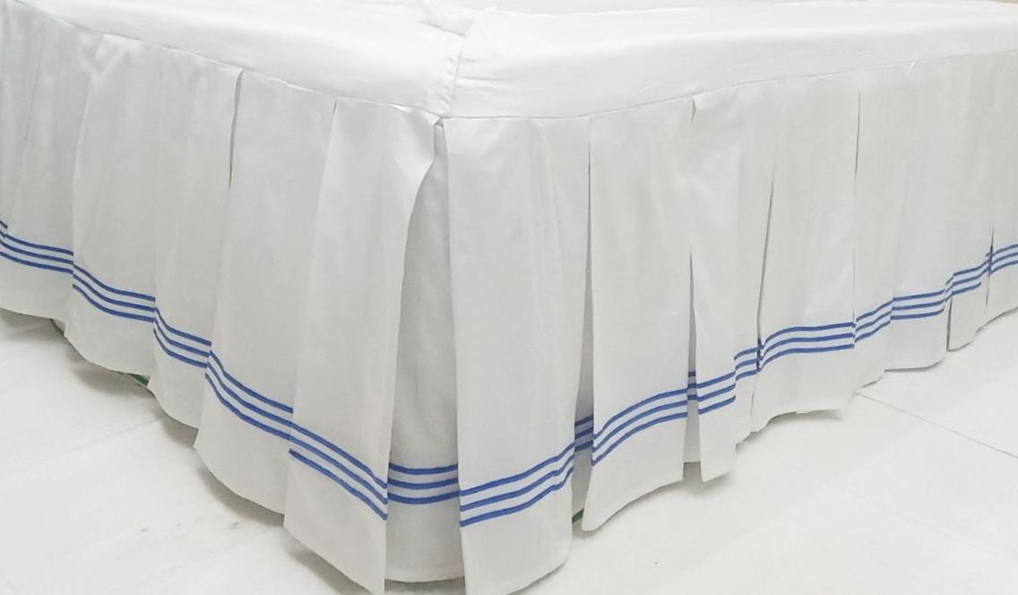 Bedskirt-400 Thread Count White Cotton Sateen Pleated Triple embroidery Bed Skirt Three Sided Coverage with Platform