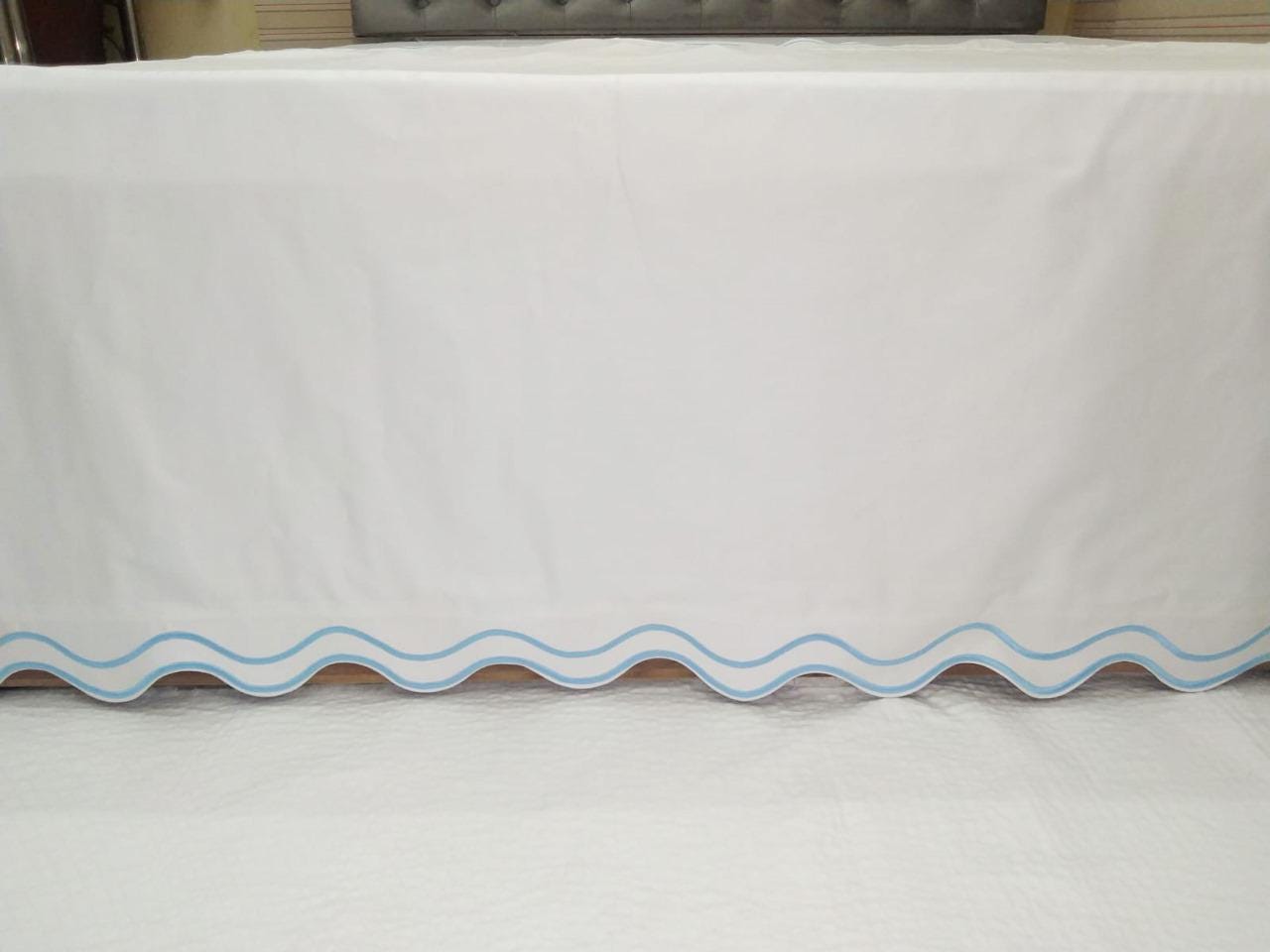 Double scalloped embroidery Bedskirt-400 Thread Count White Cotton Sateen Bed Skirt Three Sided Coverage with Platform