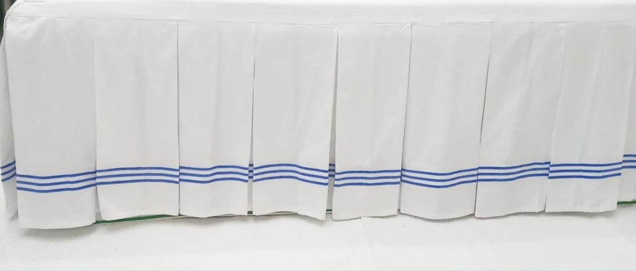 Bedskirt-400 Thread Count White Cotton Sateen Pleated Triple embroidery Bed Skirt Three Sided Coverage with Platform