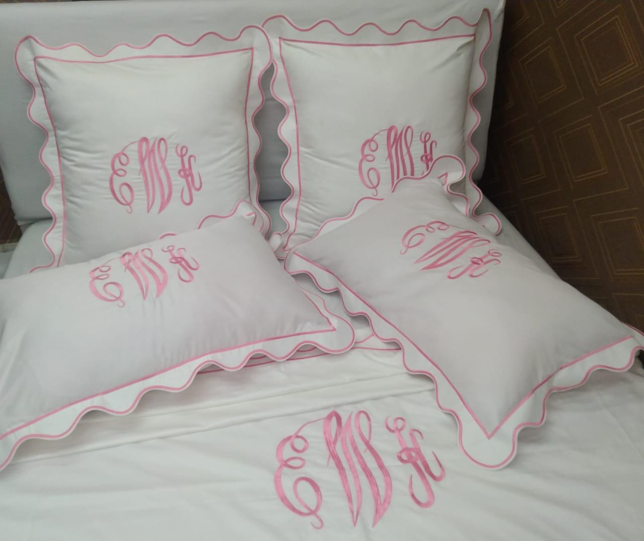 Personalization monogram 400 Thread count white 100% cotton sateen scalloped and Border embroidery duvet cover set