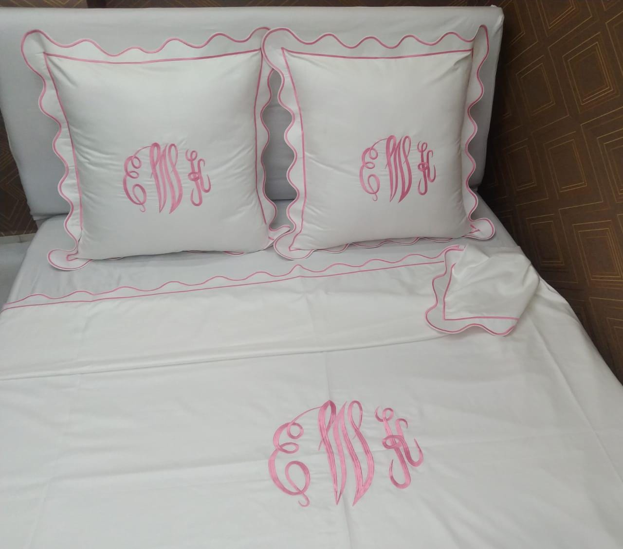 Personalization monogram 400 Thread count white 100% cotton sateen scalloped and Border embroidery duvet cover set