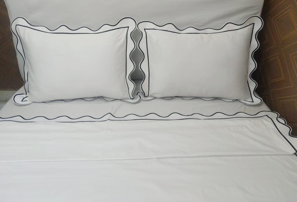 400 Thread count white 100% cotton sateen scalloped & Border embroidery duvet cover set