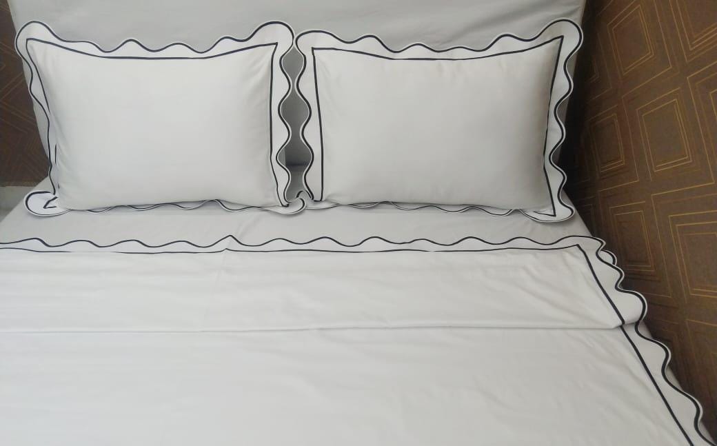 400 Thread count white 100% cotton sateen scalloped & Border embroidery duvet cover set