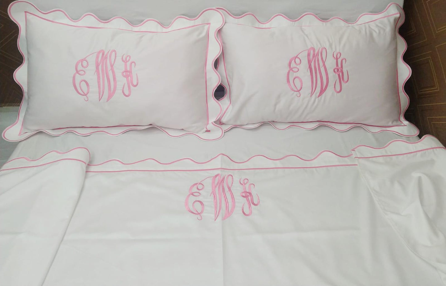 Personalized monogram scalloped and border Embroidery Sheet set 400 Thread Count White Cotton Sateen Sheet set