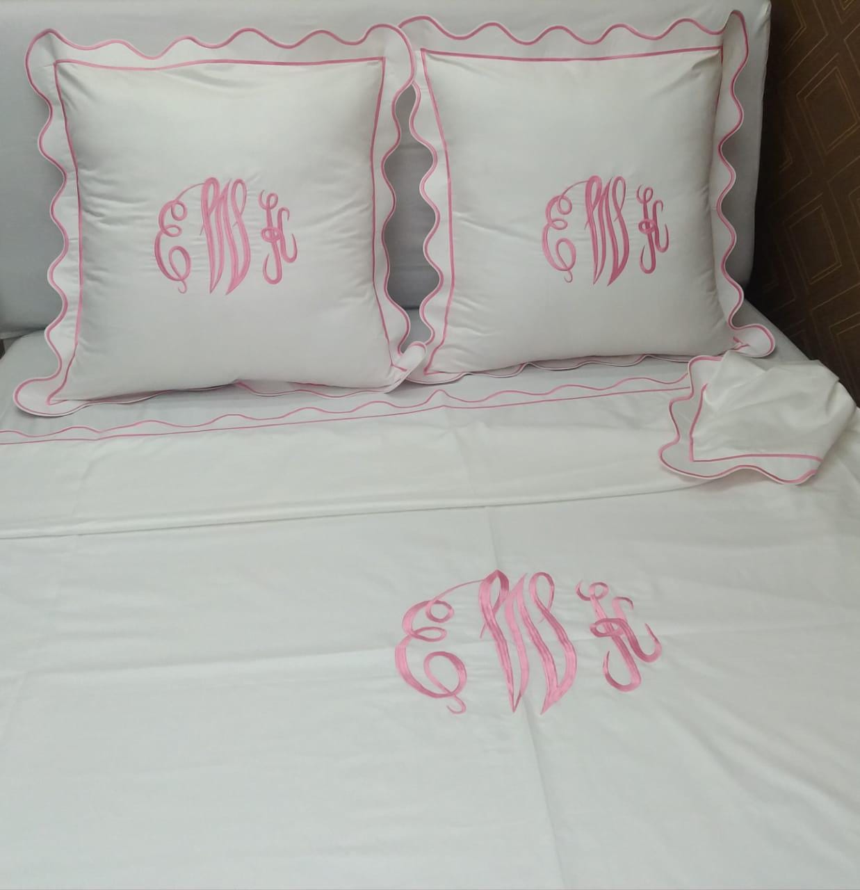 Personalization monogram 400 Thread count white 100% cotton sateen scalloped and Border embroidery duvet cover set