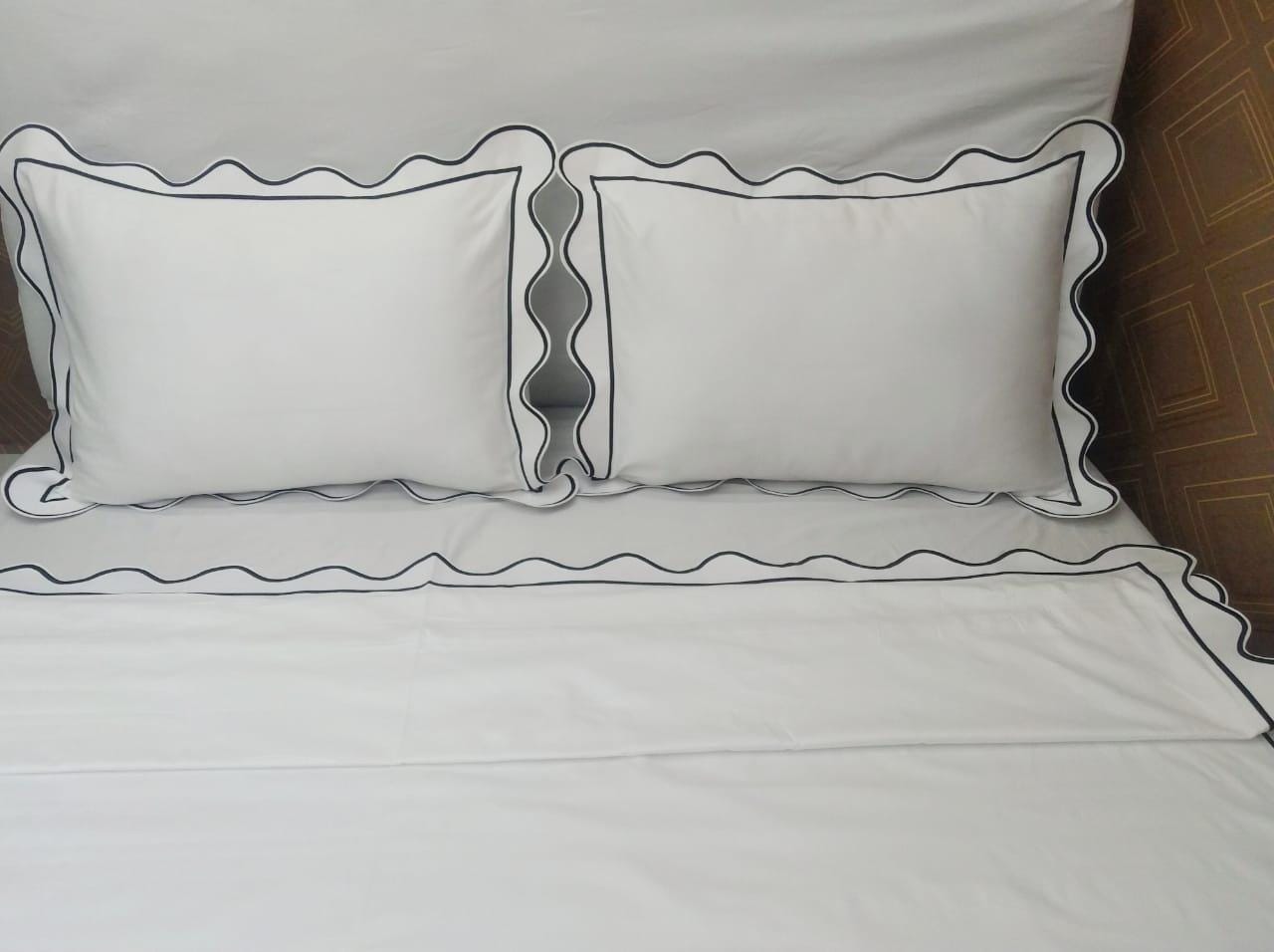 400 Thread count white 100% cotton sateen scalloped & Border embroidery duvet cover set