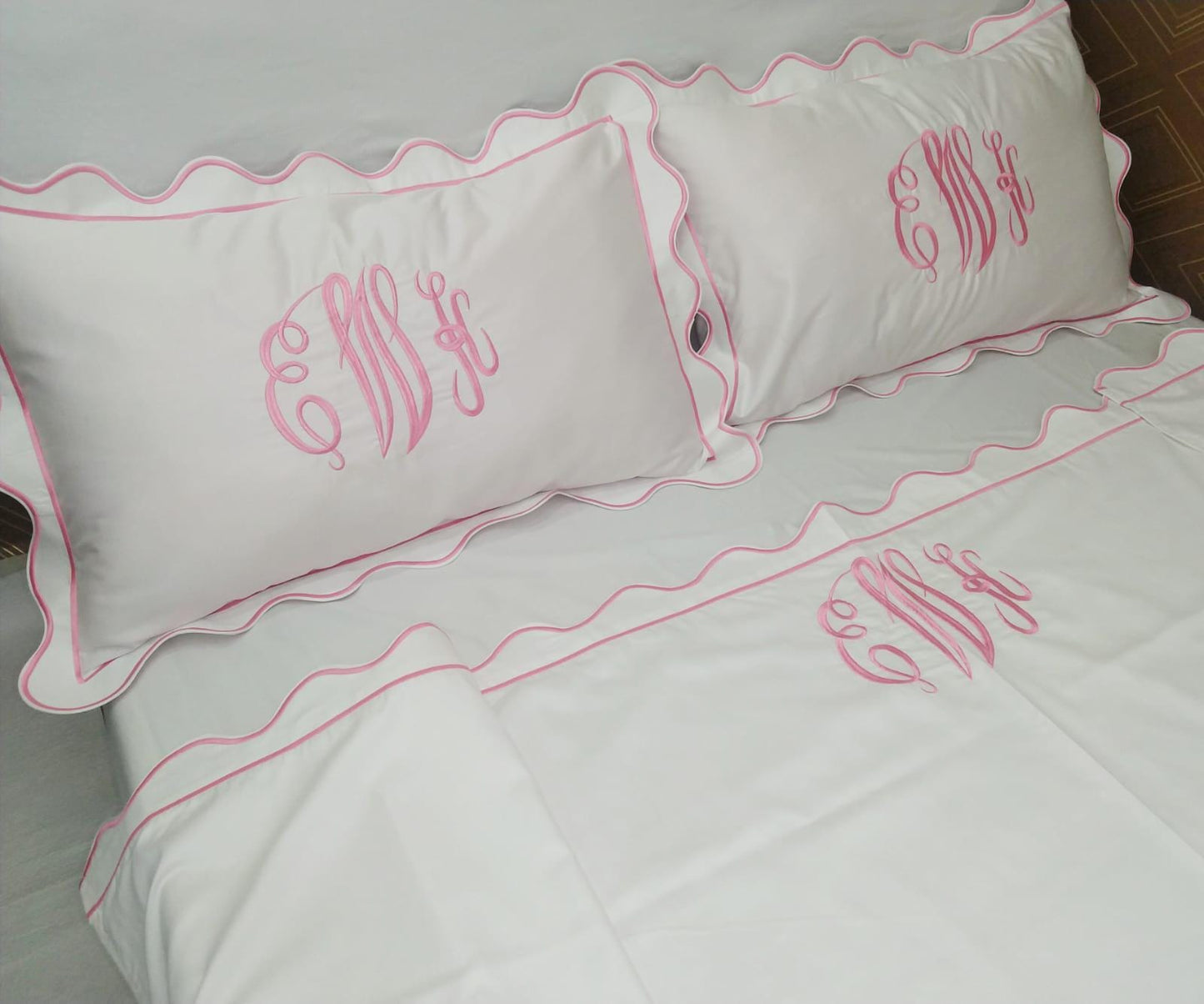 Personalized monogram scalloped and border Embroidery Sheet set 400 Thread Count White Cotton Sateen Sheet set