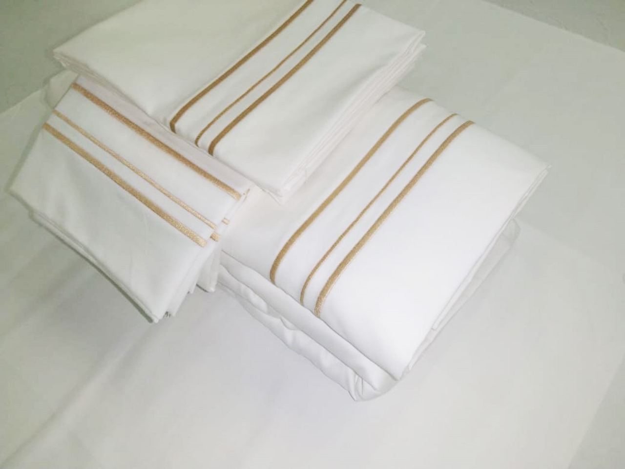 400 Thread Count White Cotton Sateen Hotel Stitch 3 Line Embroidery Border 4 Piece Sheet Set