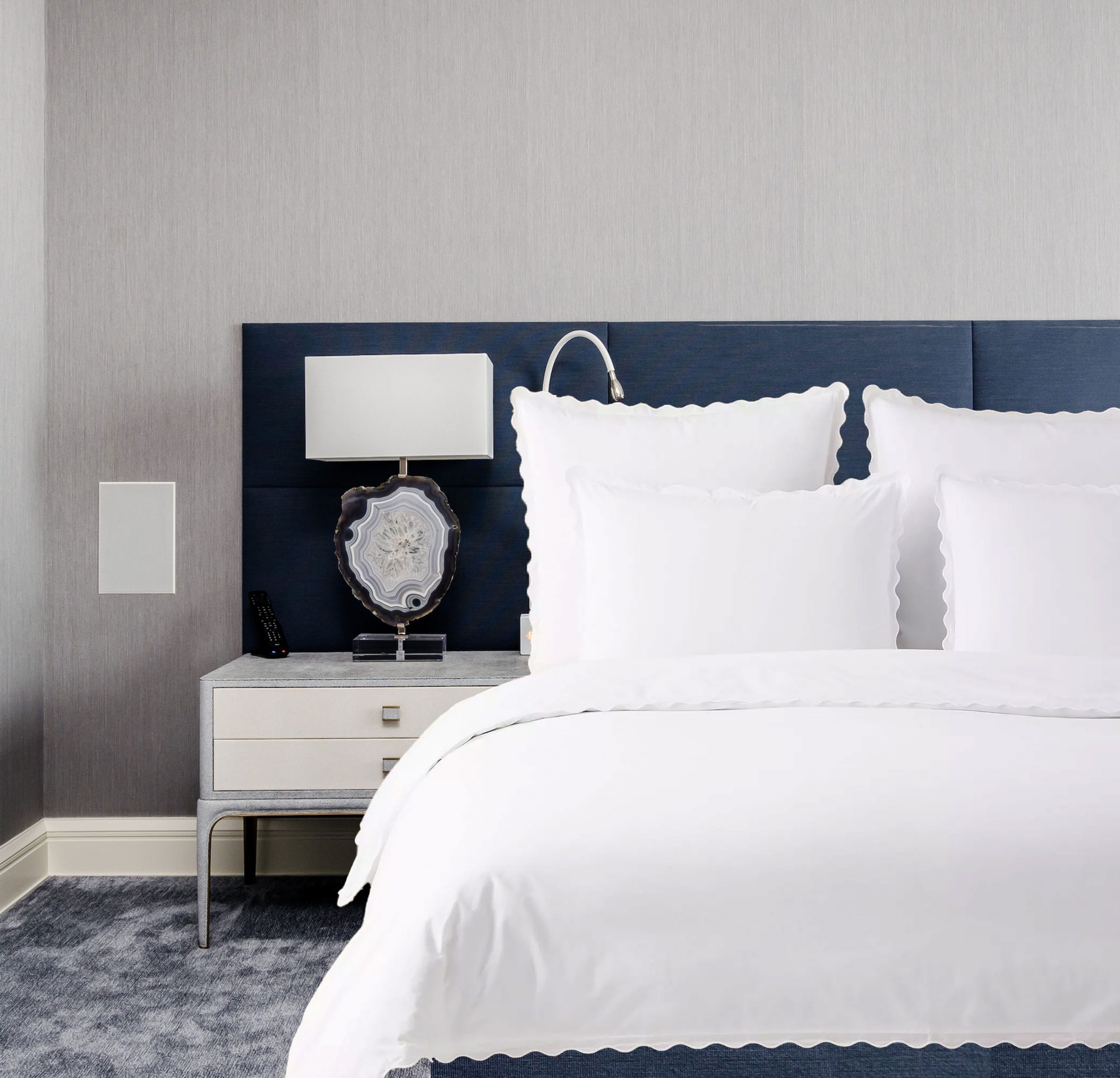 400 Thread Count White Cotton Sateen Hotel Stitch Scalloped Embroidery Duvet Cover Set - Image 3