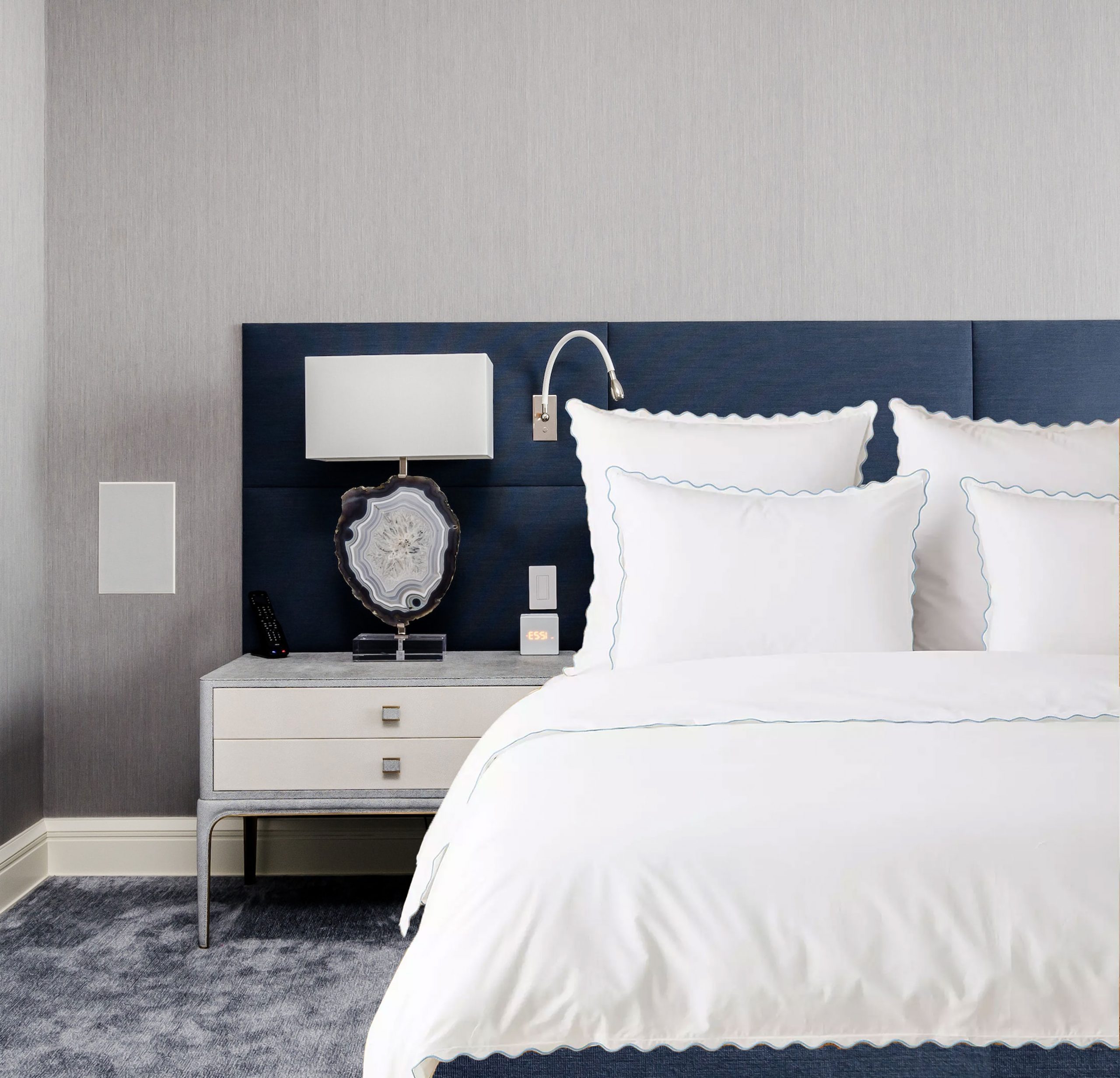 400 Thread Count White Cotton Sateen Hotel Stitch Scalloped Embroidery Duvet Cover Set - Image 6