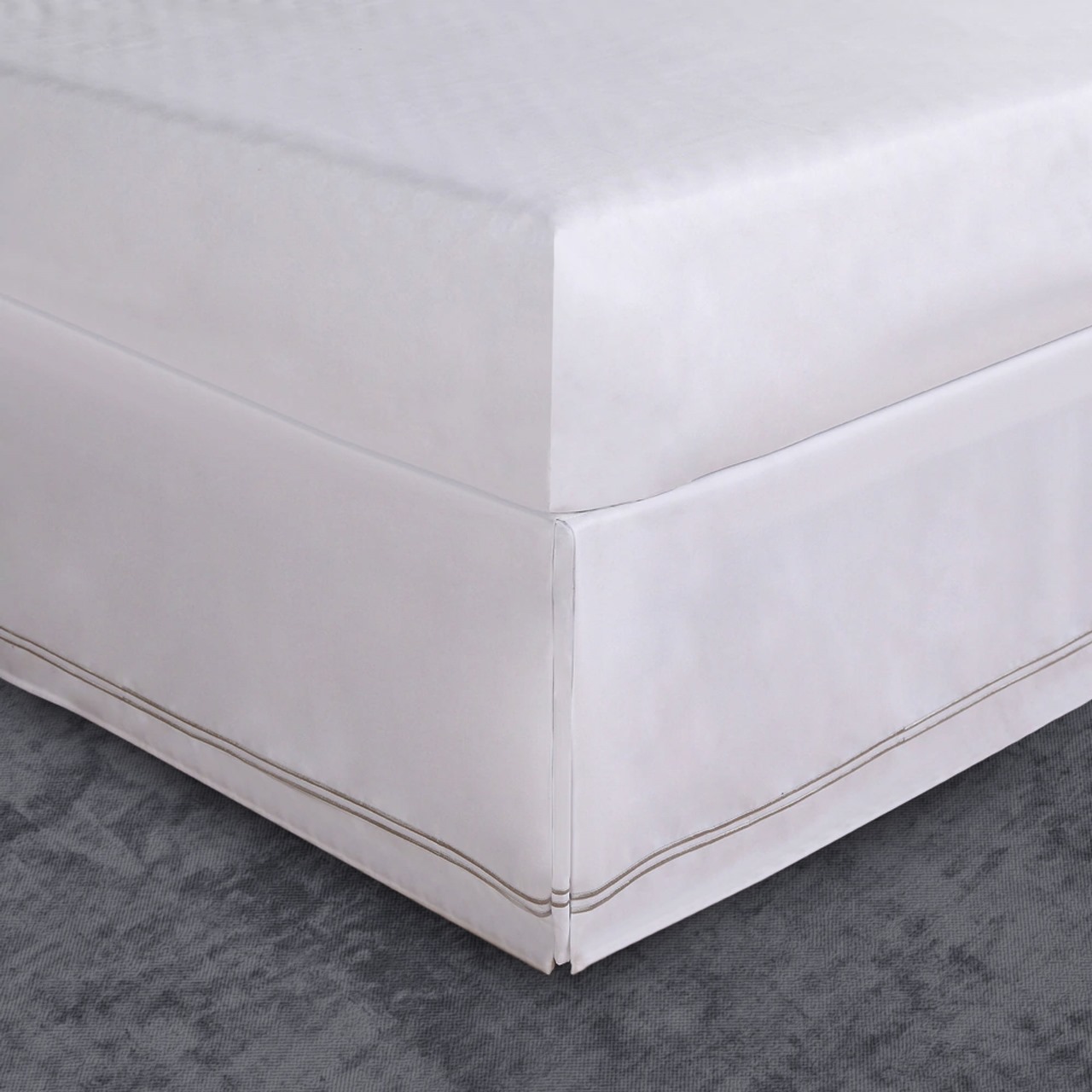 400 Thread Count White Cotton Sateen Double Embroidery Border Tailored Bed Skirt Three Sided Coverage with Platform - Image 4