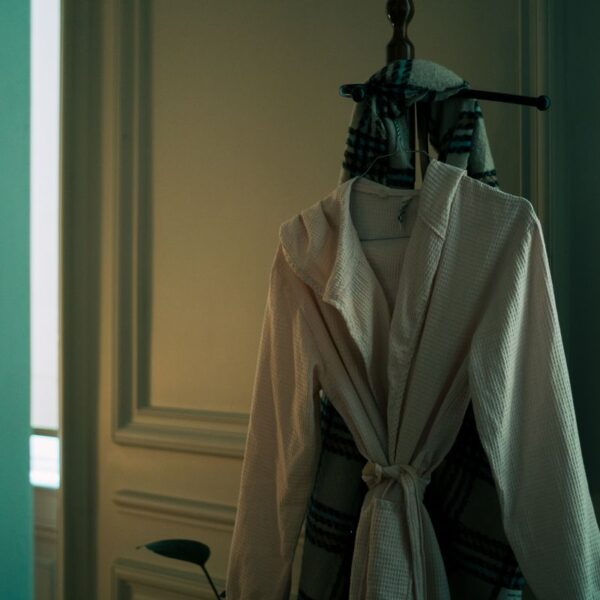 Scalloped Embroidery Bath Robe